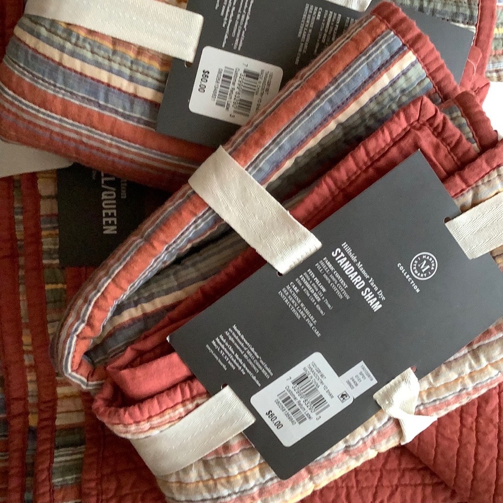 Martha Stewart quilt and shams never used
full/queen from Macys - Picture 3 of 4